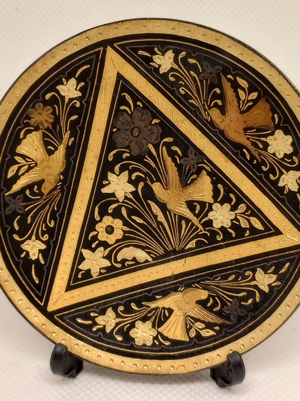 Decorative Black and Gold Triangular Bird Motif Metal Mini Plate W/Stand